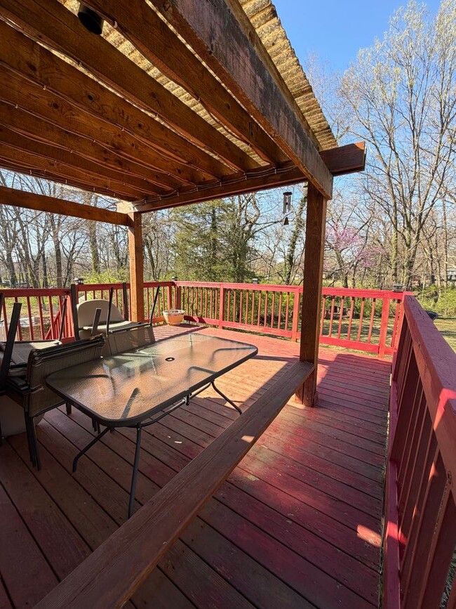 Building Photo - 4 bed | 2 bath Home for Rent