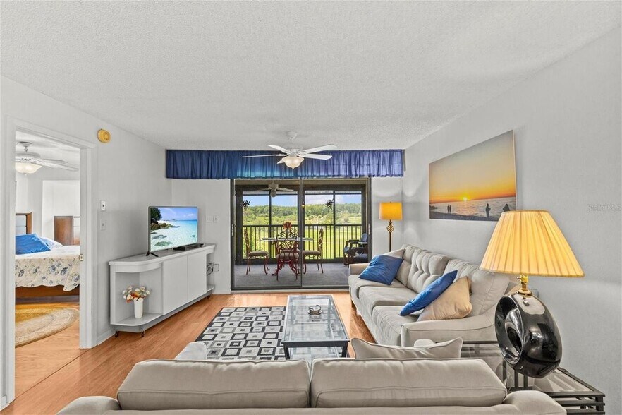 Building Photo - 1942 Golf View Dr