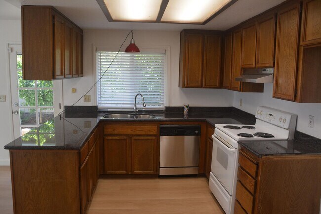 Building Photo - Sharp Pittsburg 3/2