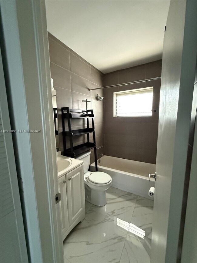 Building Photo - 1611 West Ave