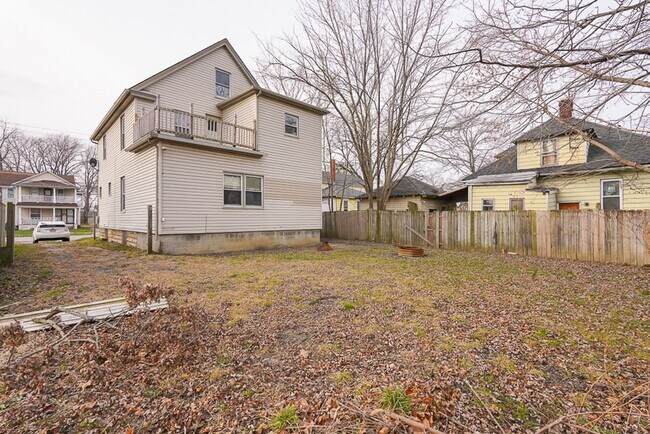 Building Photo - 1025 W 23rd St