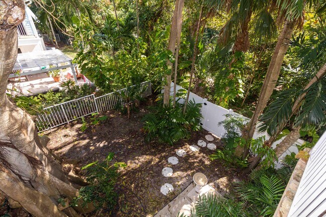 Building Photo - 920 Lago Mar Ln
