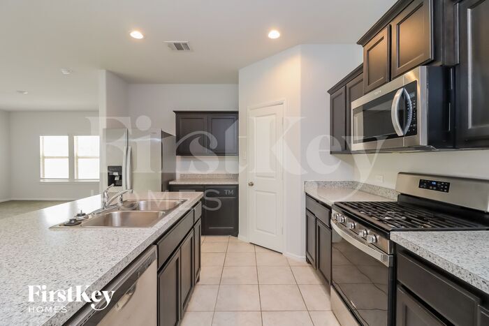 Building Photo - 10479 Ft Cibolo Trl