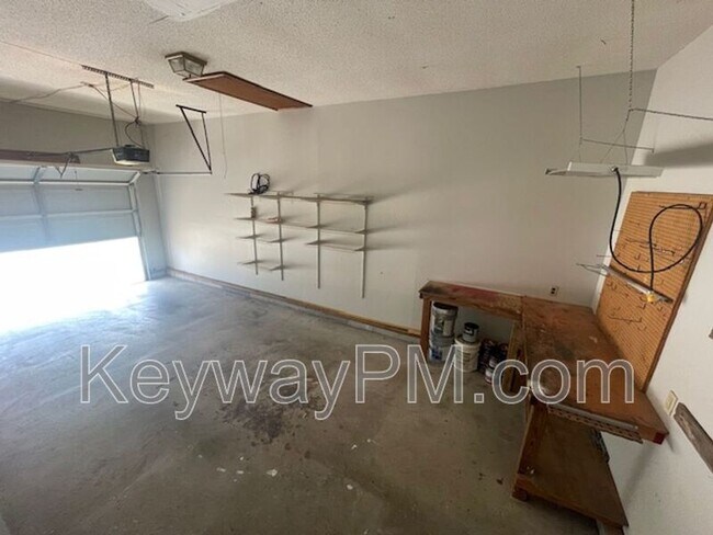 Building Photo - 622 Ridgefield Dr