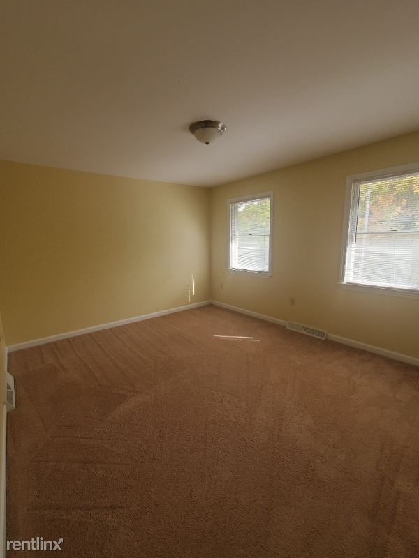 Building Photo - 2 br, 1.5 bath Townhome - 3334 Lynnwood Dr