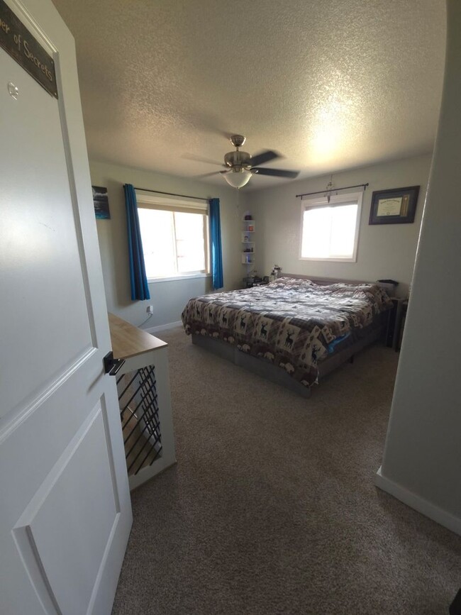 Building Photo - 4 Bedroom 3 Bath Home for Rent