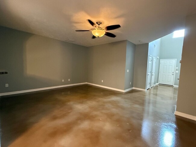 Building Photo - 3BR/2.5BA Townhome in Prime Location