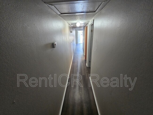 Building Photo - 2988 Green Acres Ave
