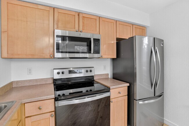 Building Photo - 13900 Lake Song Ln