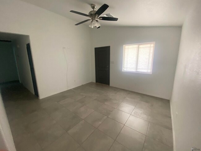 Building Photo - 4655 E Los Olivos Dr
