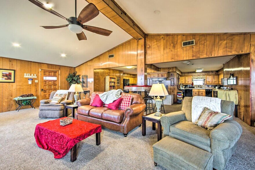 Building Photo - 928 Welch Ln