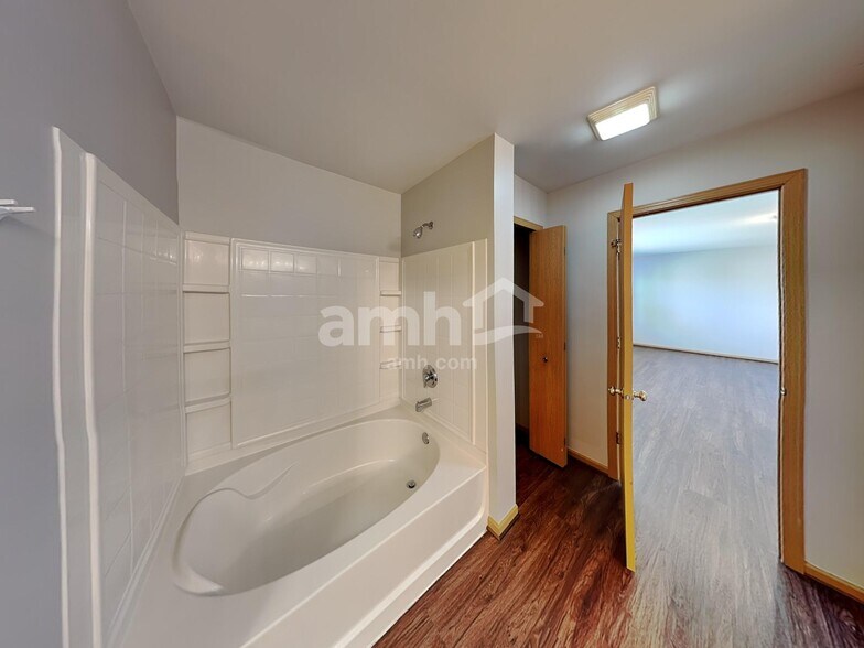 Building Photo - 3226 Kenilworth Ln