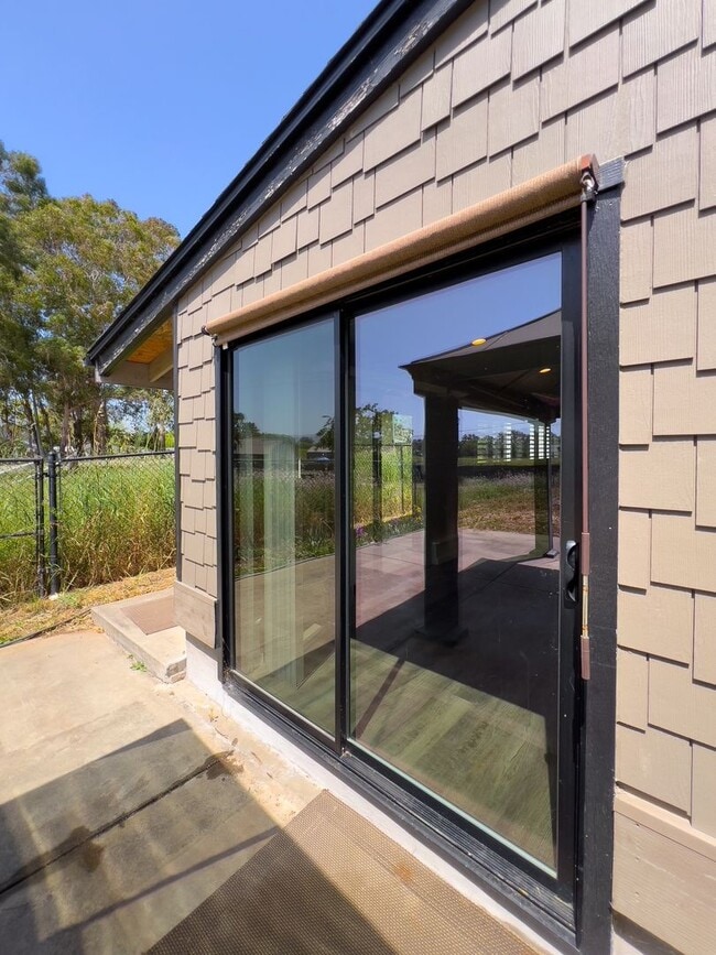 Building Photo - Charming Country Studio with Vineyard Views – New Build!