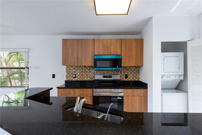 Building Photo - 9999 Summerbreeze Dr