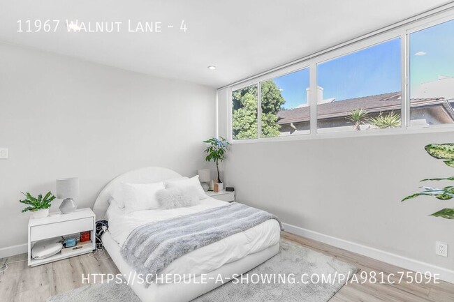 Building Photo - Newly remodeled modern 3 Bed + 2.5 Bath tw...