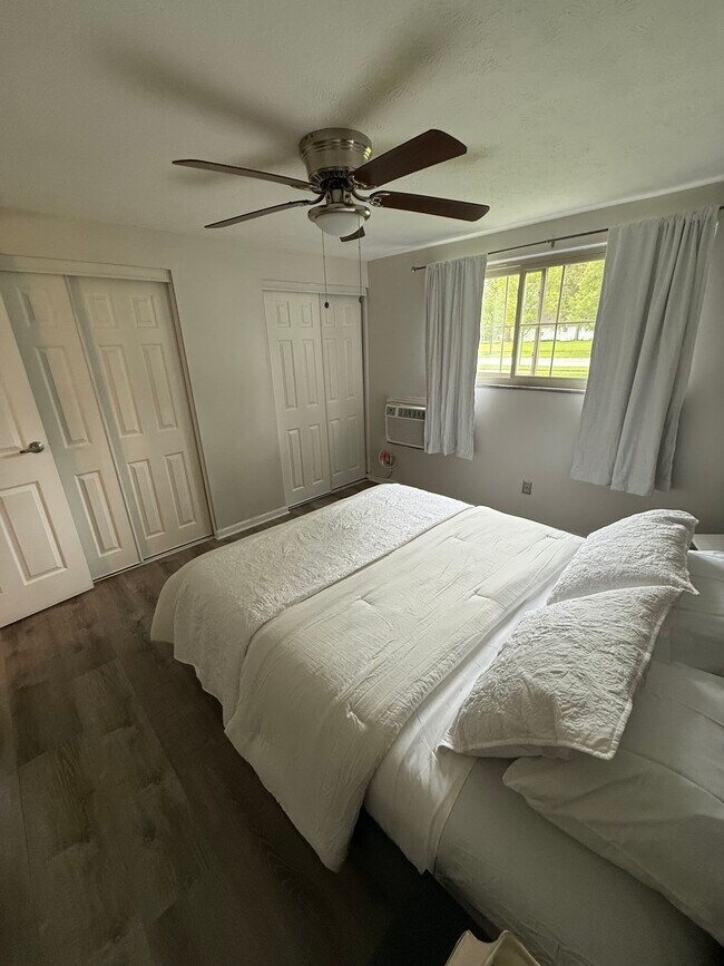 Building Photo - 24325 Detroit Rd