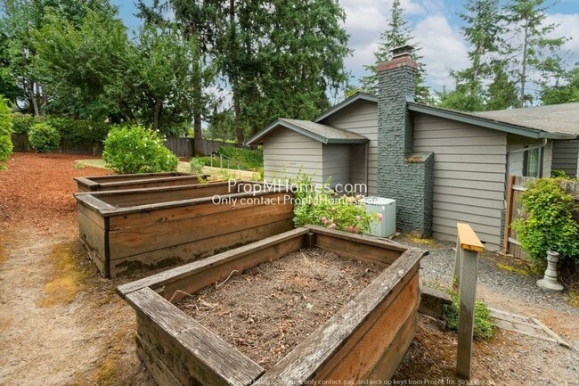 Building Photo - Spacious Elegance: A Four-Bedroom Retreat in the Heart of Palisades!