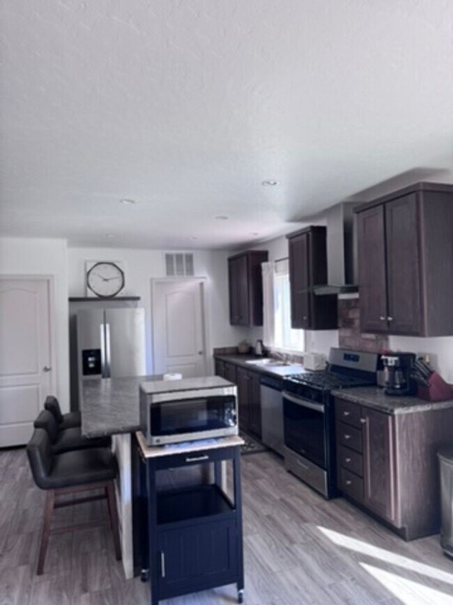 Building Photo - Beautiful 4BD/2BA Crowley Lake Home | Modern Finishes | Car Garage | Mountain Views