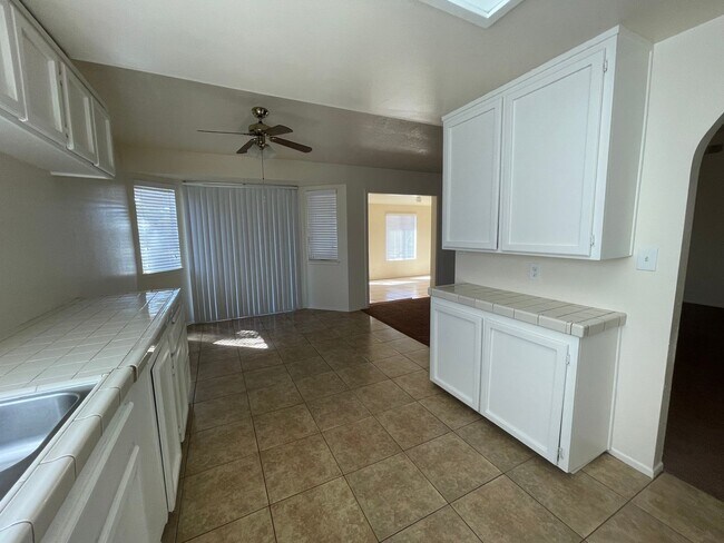 Building Photo - Hesperia-Refurbished- 3 Bedrooms, 2 Bathro...