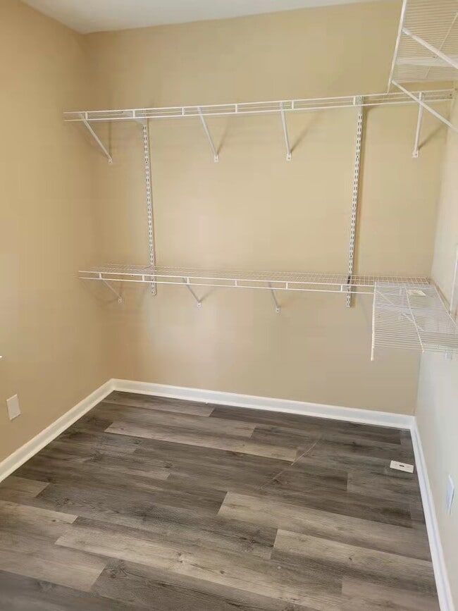 Building Photo - 520 Williamsburg Rd