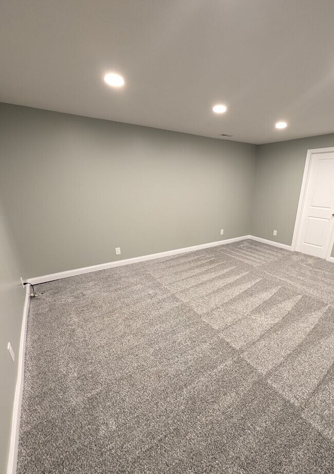 Building Photo - 908 S Mineral Dr