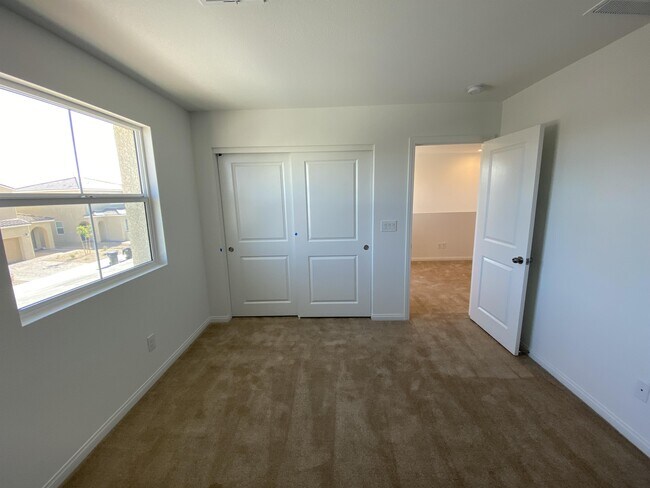 Building Photo - 2212 Stone Well Rd