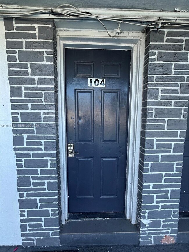 Building Photo - 1843 Dewey St