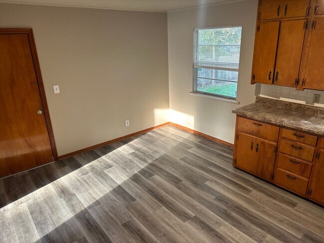 Building Photo - Available Now! 3-Bed, 1-Bath Home in central Springdale + Garage and Large, Fence-In Backyard!