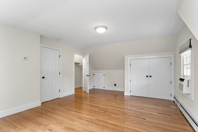 Building Photo - 328 Alma Dr