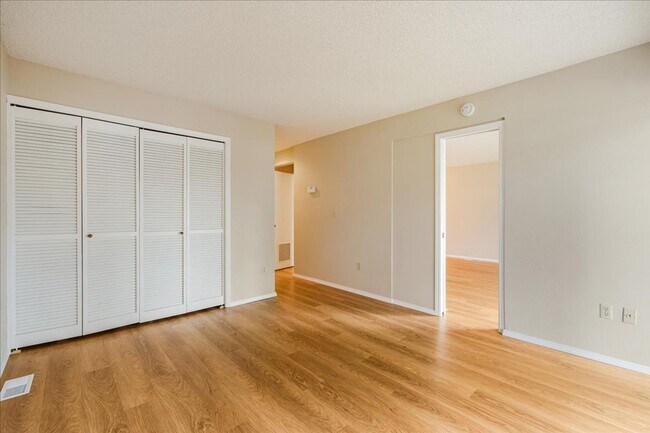 Building Photo - 5150 S Landing Dr