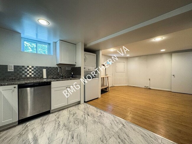 Building Photo - 6600 Braddock Rd