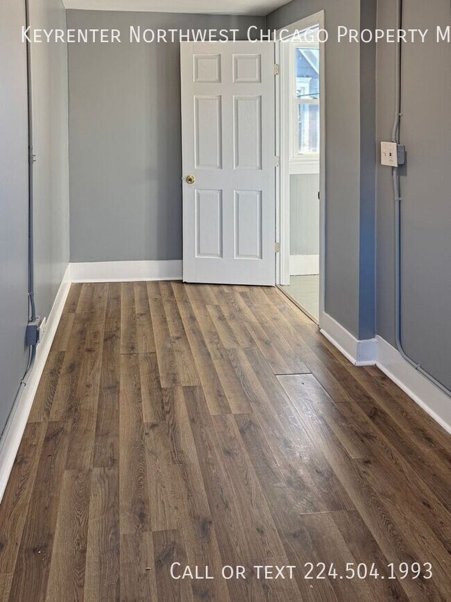 Building Photo - 471 Center St