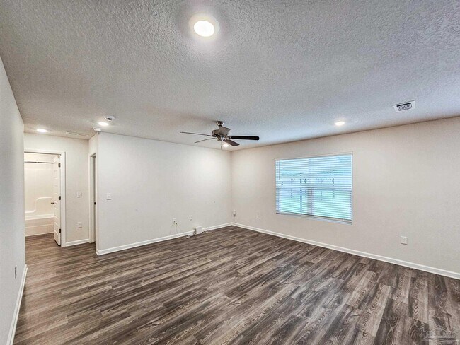 Building Photo - 5249 Peach Dr