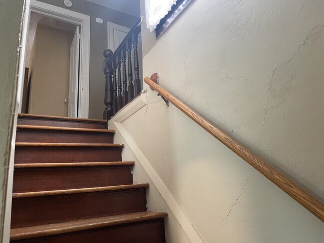 Building Photo - Rost Duplex