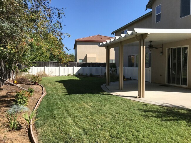 Building Photo - Beautiful Plumas Lake Home