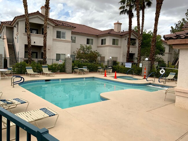 Building Photo - 2 Bed / 2 Bath Condo Ideally located near ...