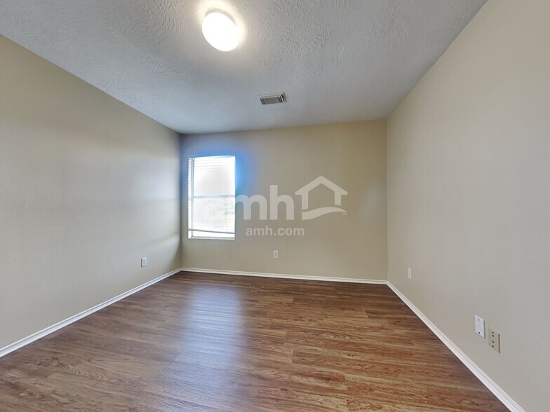 Building Photo - 9530 Belleclarie Ln