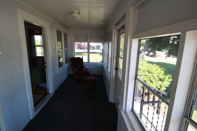 Building Photo - Furnished Two Bedroom House