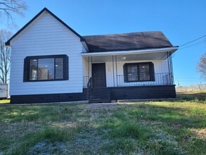 Building Photo - 414 E Washington Ave