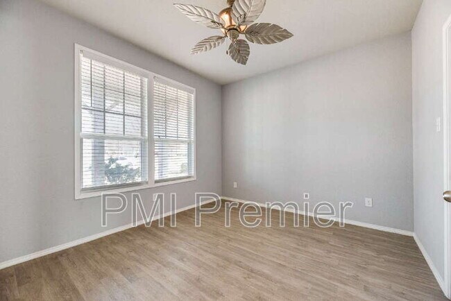 Building Photo - 9004 Blackstone Dr