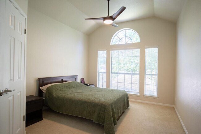 Building Photo - 9920 Spicewood Mesa