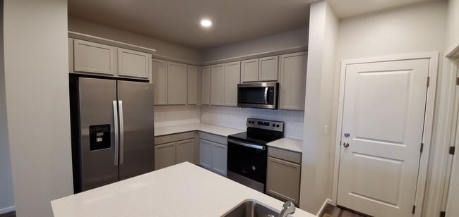 Building Photo - 2720 Barnstormer St