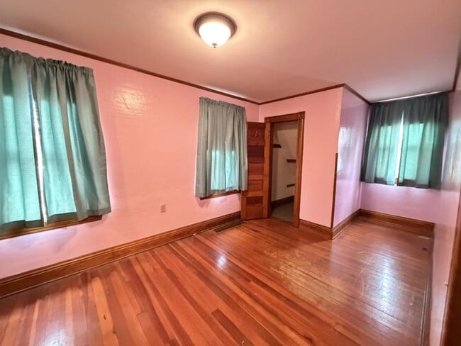 Building Photo - 201 S 1st St