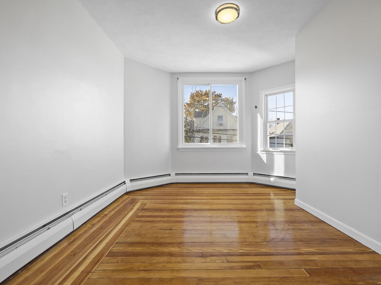 Building Photo - 42 William St