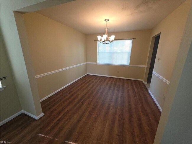 Building Photo - 1460 Berkshire Dr