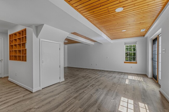 Building Photo - 1646 Stowe Rd