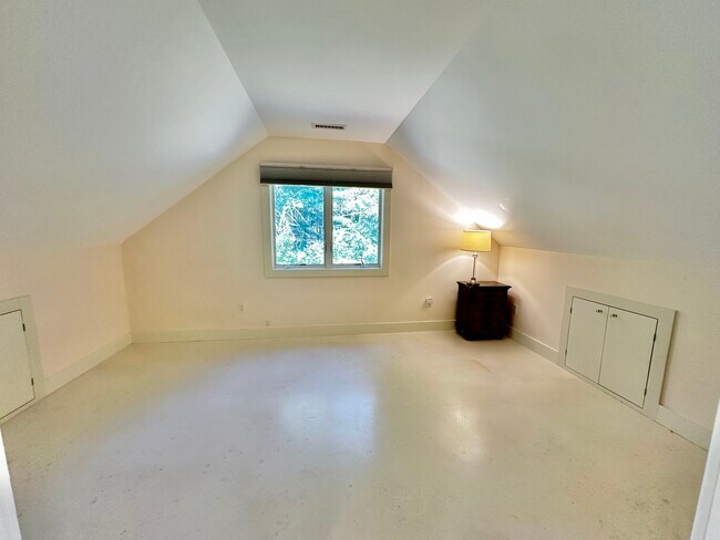 Building Photo - 175 Arch Bridge Rd