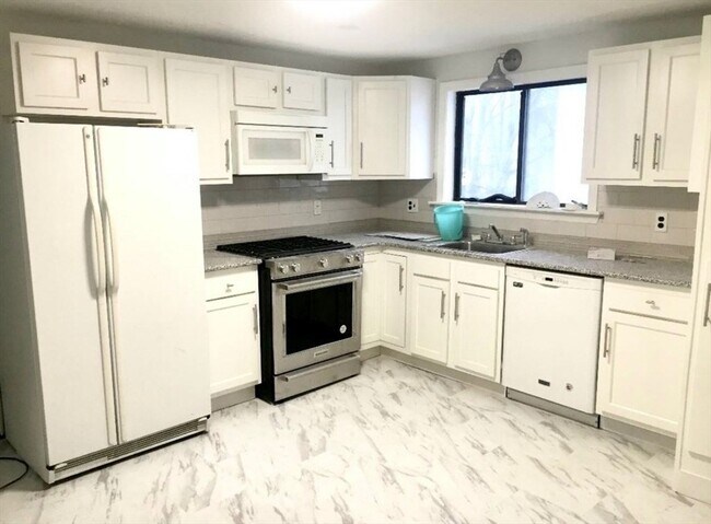 Building Photo - 36 Linden St