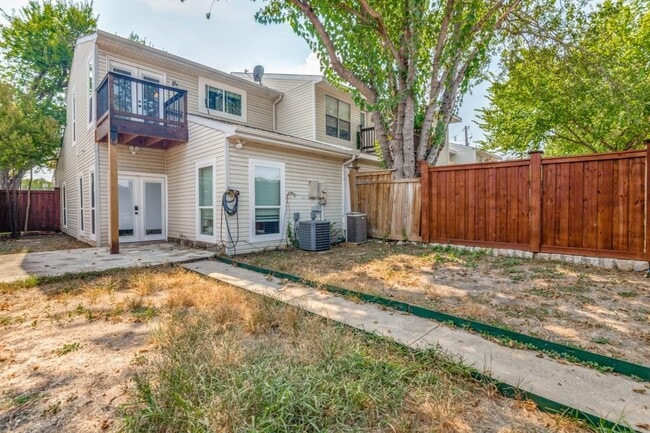 Building Photo - 552 Josephine St