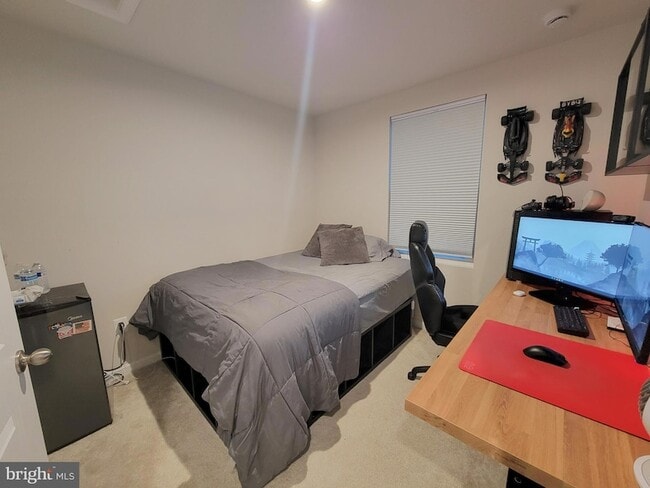 Building Photo - 2582 Laurel Pk Dr